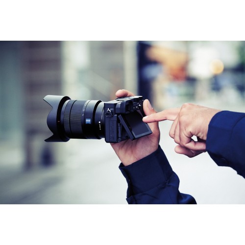 SONY A6400 + 18-135mm f 3.5-5.6 - ILCE6400AMB SONY A6400 + 18-135mm f 3.5-5.6 - ILCE6400AMB
