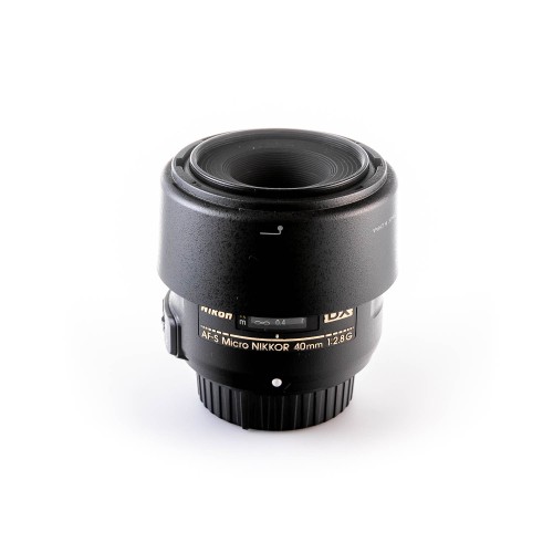 NIKON AF-S 40mm f/2.8 G DX...