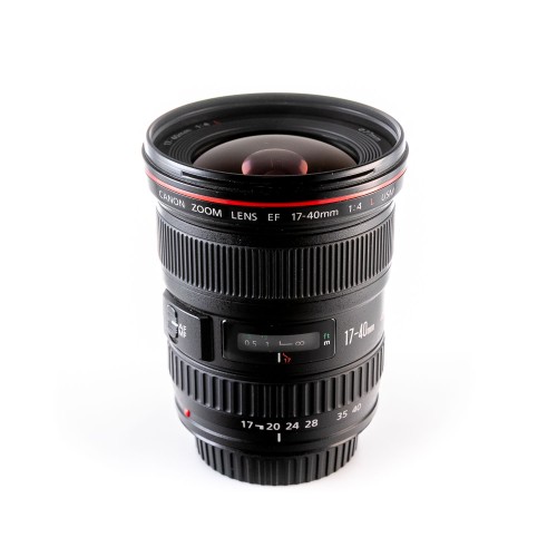 CANON EF 17-40mm f/4 L USM...