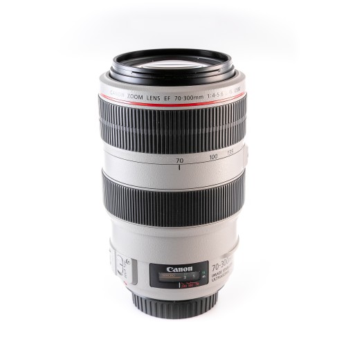 CANON EF 70-300mm f/4-5.6 L...