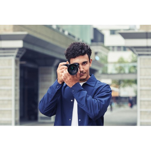 SONY A6400 + 18-135mm f 3.5-5.6 - ILCE6400AMB