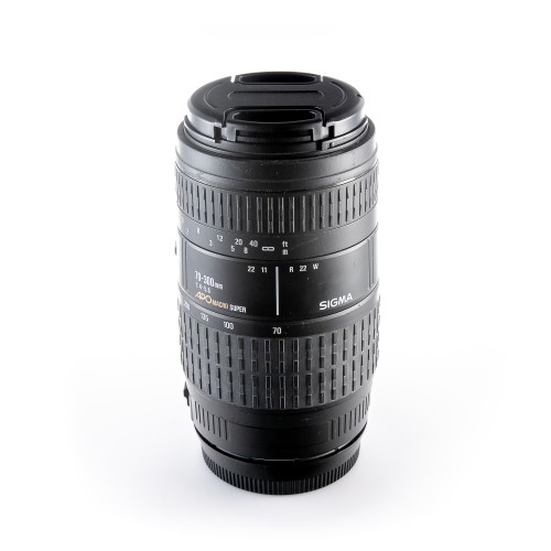 SIGMA 70-300mm f/4-5.6 APO...