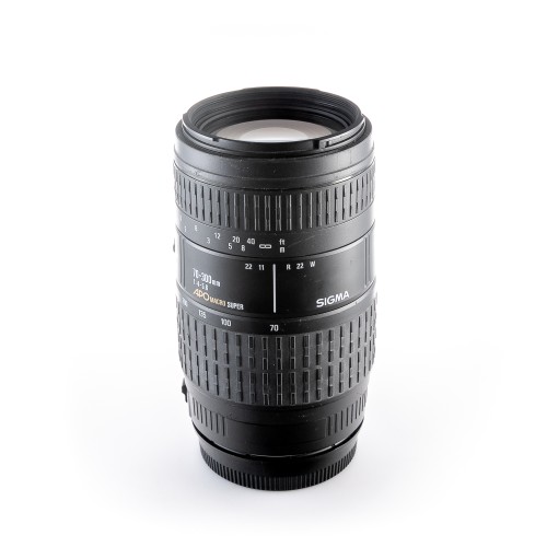 SIGMA 70-300mm f/4-5.6 APO...