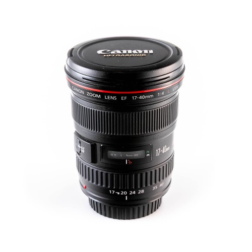 CANON EF 17-40mm f/4 L USM...