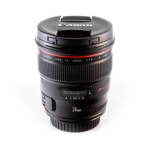 CANON EF 24mm f/1.4 L II...