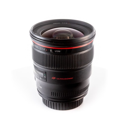 CANON EF 24mm f/1.4 L II...